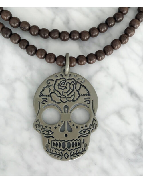 Collier "Tête de mort" en bois brun et kaki