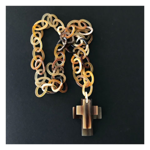 geraldinestylejewelry, collier, corne, croix, portection, foi chrétienne, bijoux, collier de la foi, foi en Dieu, chrétien