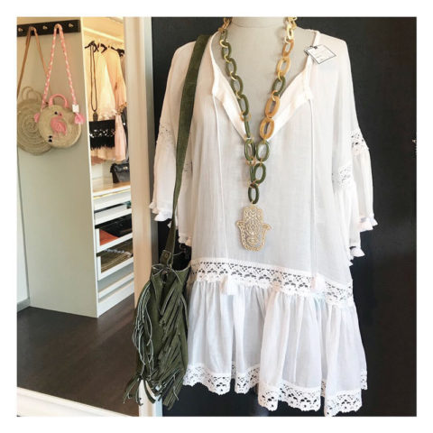 collier, corne, sacs, bandouliere, kaki, tunique