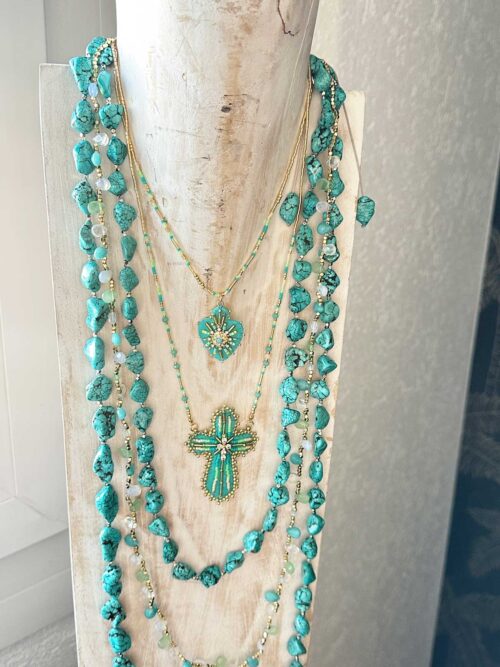 colliers, turquoise, coeur, croix, pierres semi-precieuses