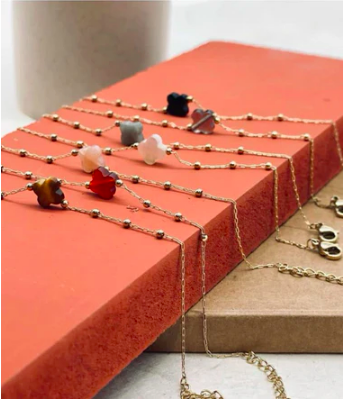 Collier, velasquez, doré, pierres