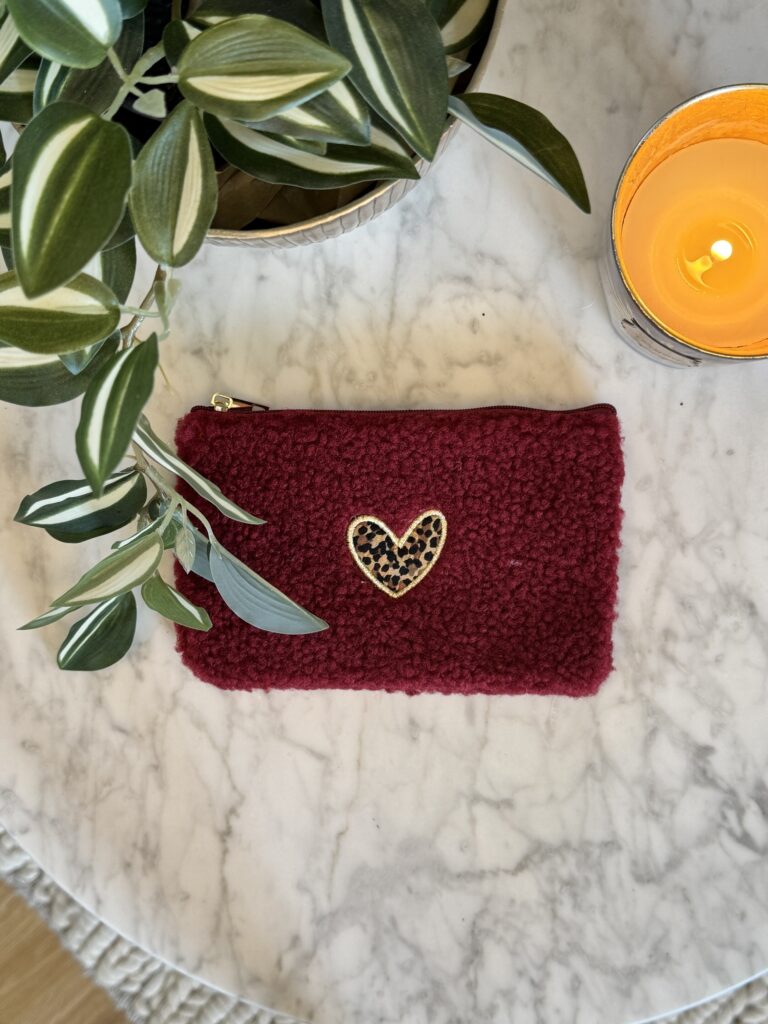 ✨ Pochette cœur léopard en moumoute ✨ – Image 2