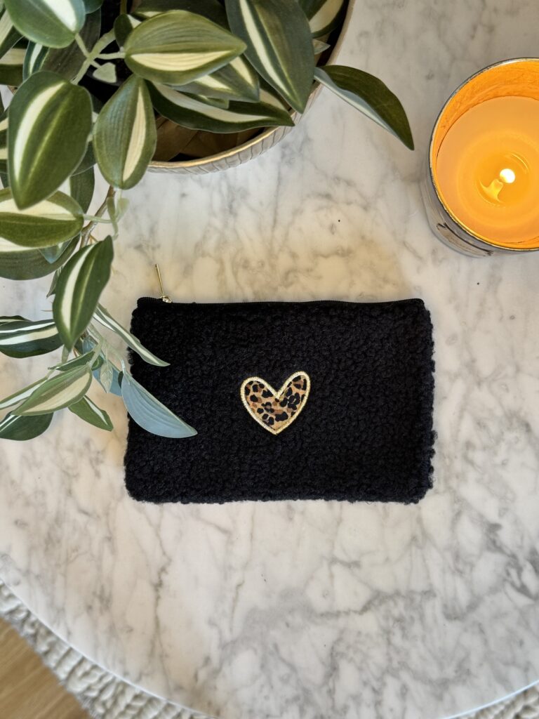 ✨ Pochette cœur léopard en moumoute ✨ – Image 4