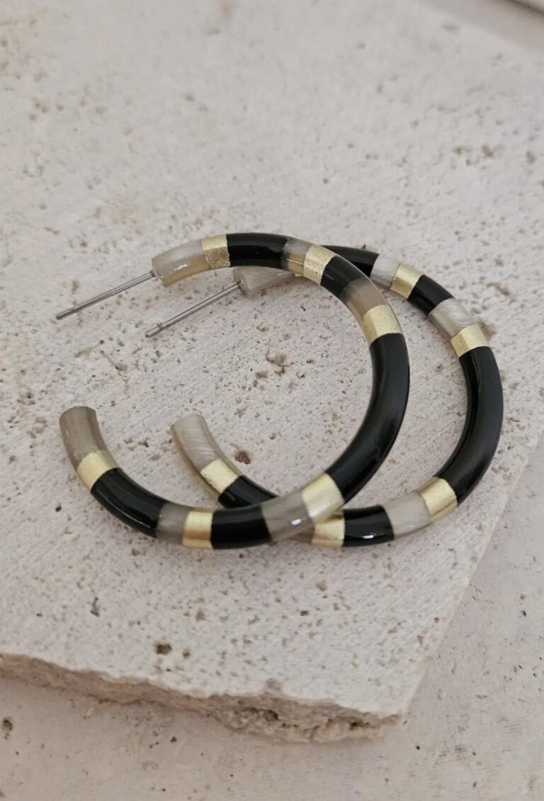 Boucles d'oreilles, corne de buffle, laqué, noir, jonc, crème, doré