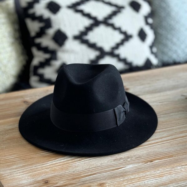 Chapeaux, laine, noir