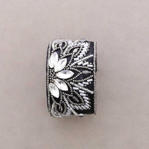 Manchette, perles, noir