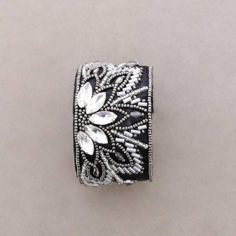 Manchette, perles, noir