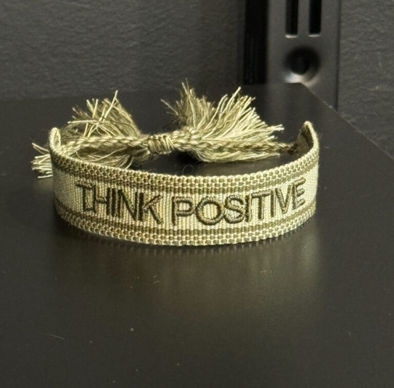 Bracelet, mantra, tissu, think positive, pompom