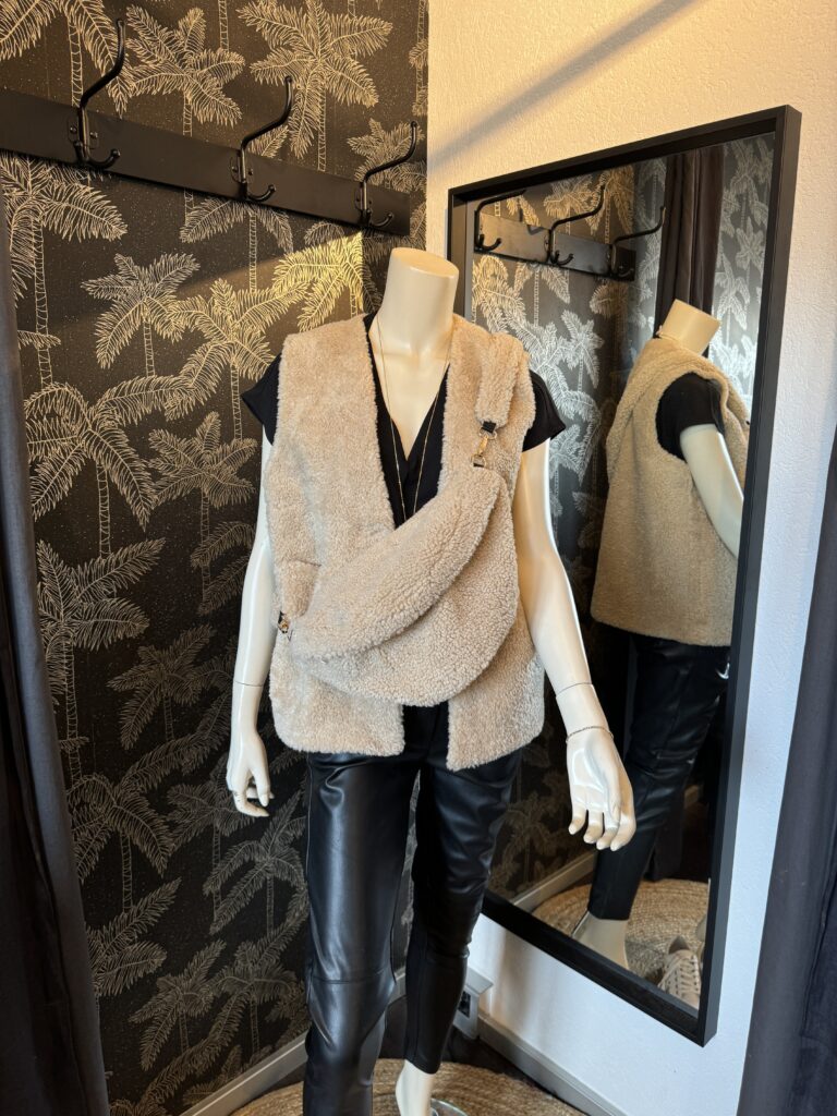 Sac, banane, gilet, moumoute, beige