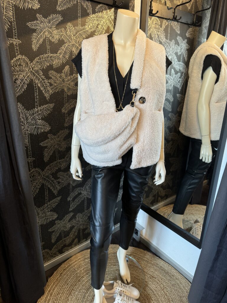 Sac, banane, gilet, moumoute, écru