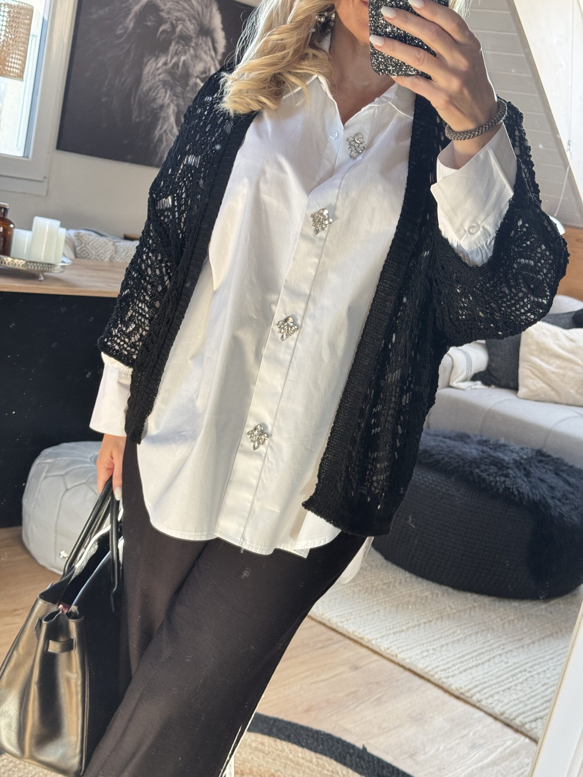 Chemise blanche en coton italien avec strass, fluide et légère, idéale pour le printemps et l’été 2025