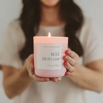 “Bougie Best Mom Ever, 15 oz, couvercle bois, cire de soja végétalienne avec parfum floral et ambré.”