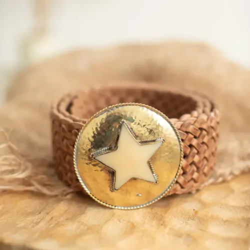 Ceinture en cuir tressée bohème camel avec une étoile