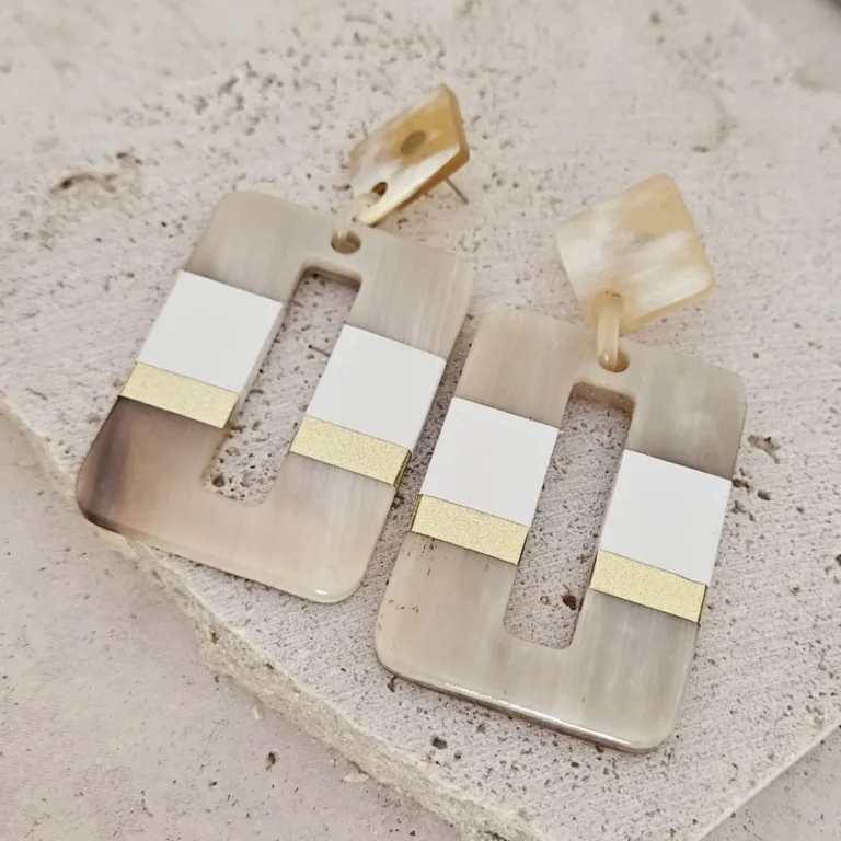 Boucles d'oreilles en corne de buffle laqué noir ou blanc