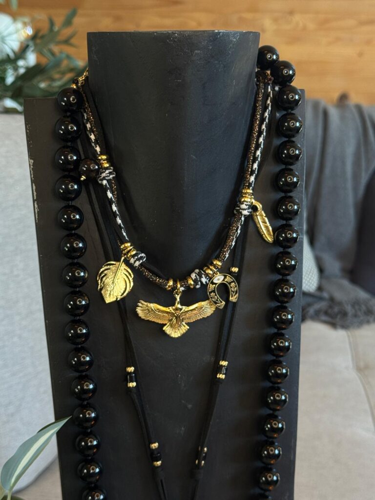 Colliers noirs "Cheyenne" dans un style bohème chic – Image 2