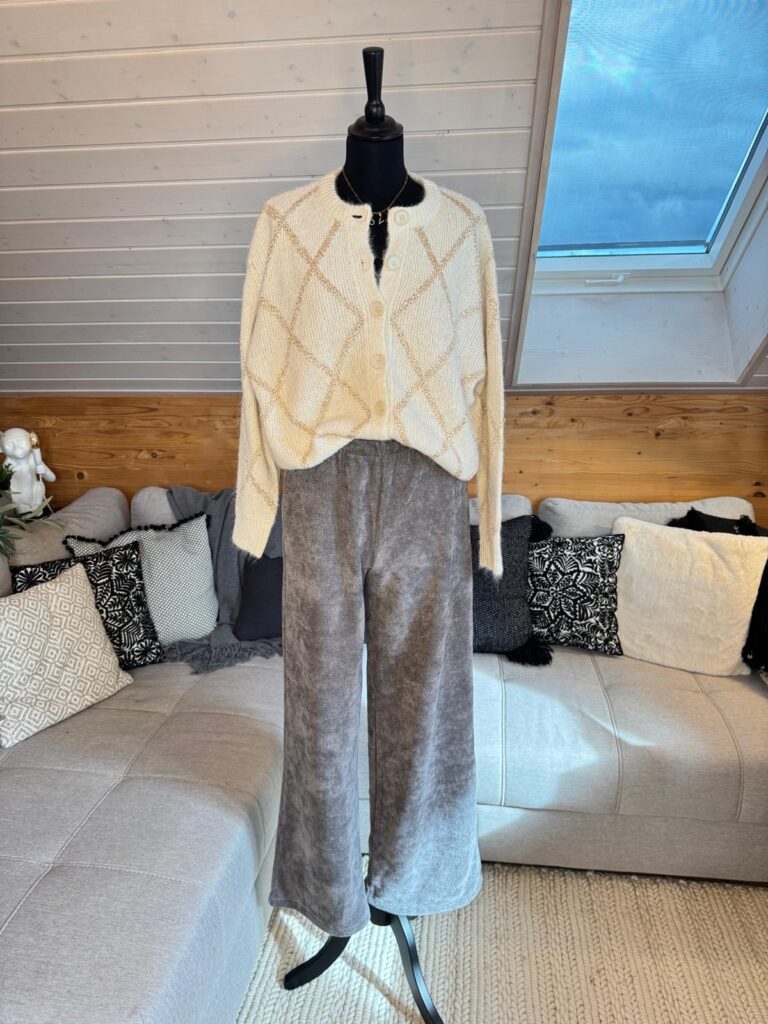 Gilet à strass - Douceur et brillance – Image 5