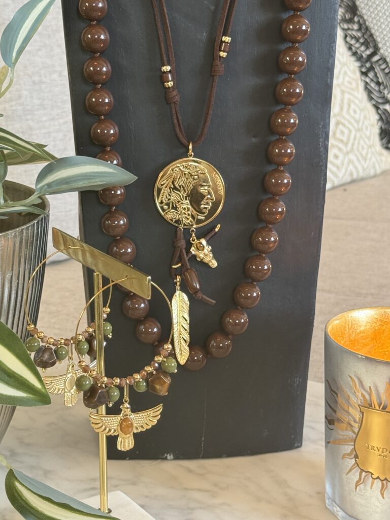 Colliers marrons "Cheyenne" dans un style bohème chic – Image 3