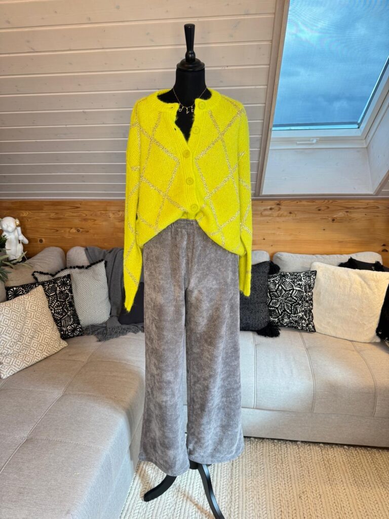 Gilet à strass - Douceur et brillance – Image 7